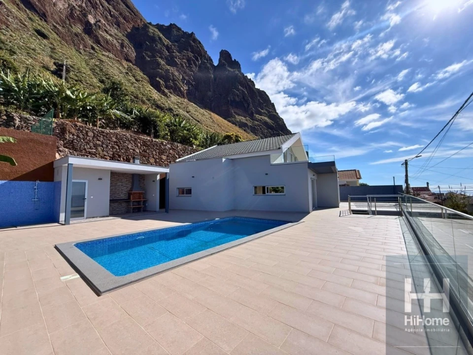 Moradia T4 para Venda em Paul do Mar Foto 2