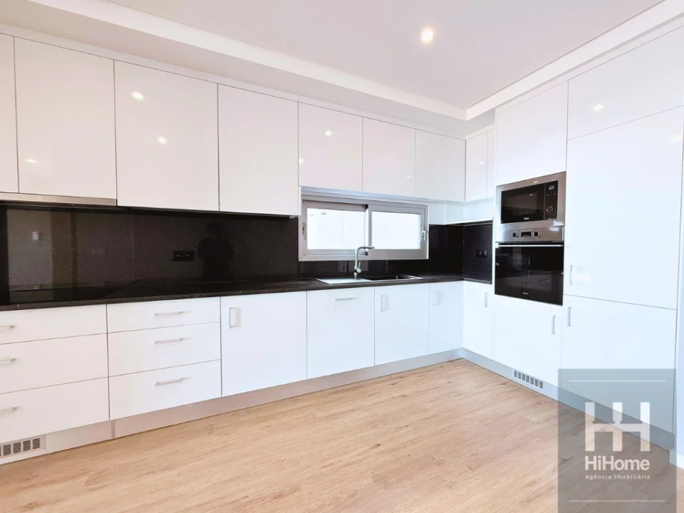 Moradia T4 para Venda em Paul do Mar Foto 9