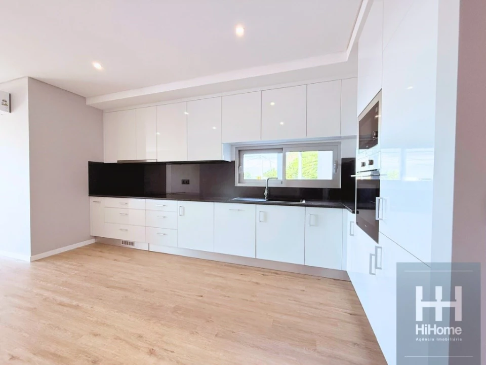 Moradia T4 para Venda em Paul do Mar Foto 10