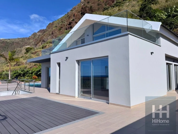 Moradia T4 para Venda em Paul do Mar Foto 5