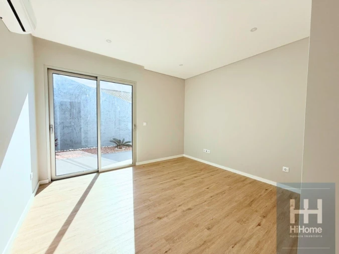 Moradia T4 para Venda em Paul do Mar Foto 21