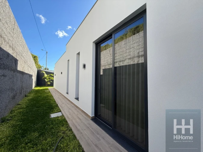 Moradia T3 para Venda em Arco da Calheta Foto 10