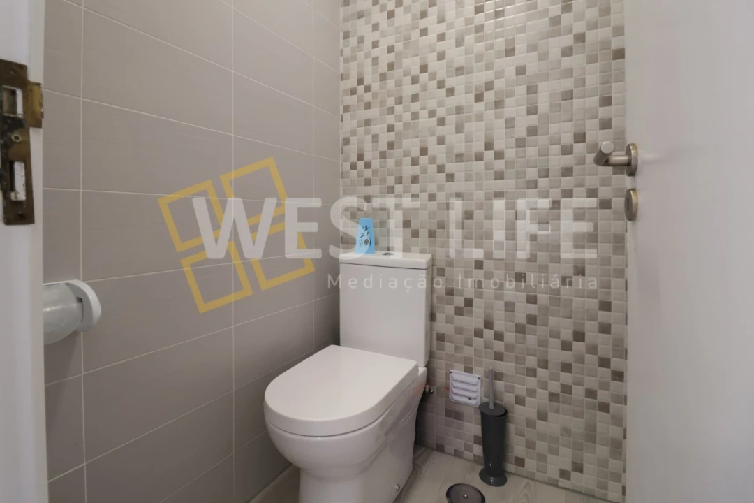 Loja para Arrendamento em Silveira Foto 7