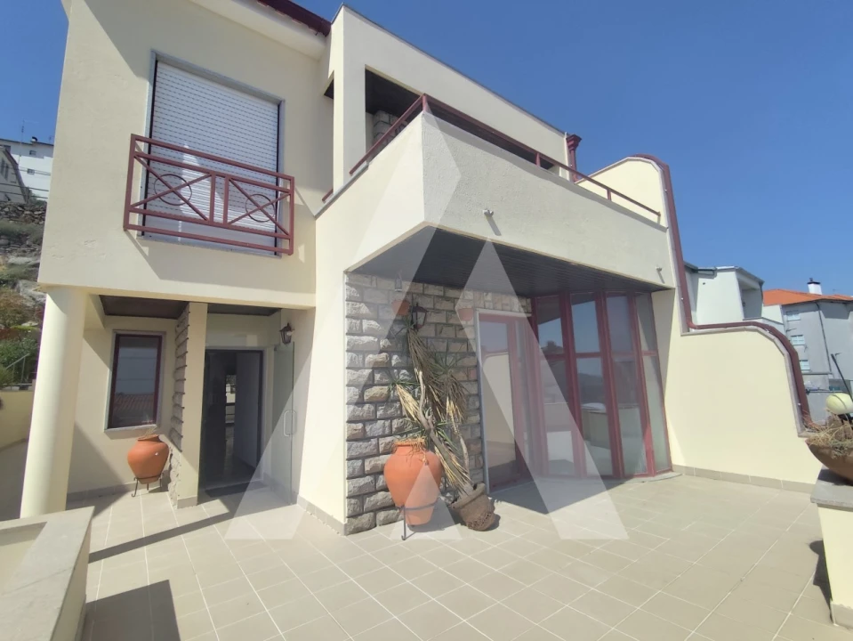 Moradia T4 para Venda em Guarda Foto 1