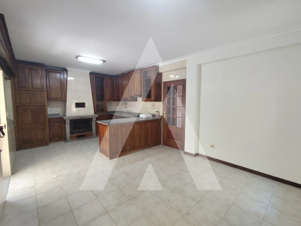 Moradia T4 para Venda em Guarda Foto 8