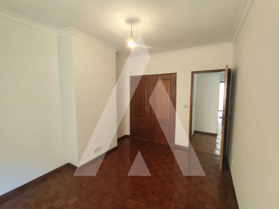 Moradia T4 para Venda em Guarda Foto 19