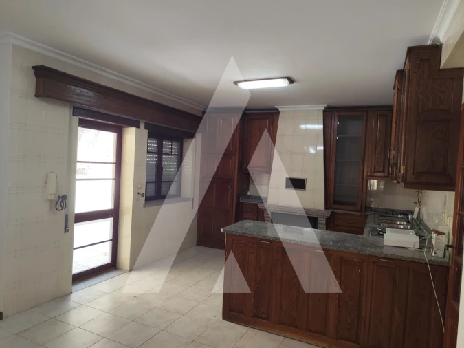 Moradia T4 para Venda em Guarda Foto 6