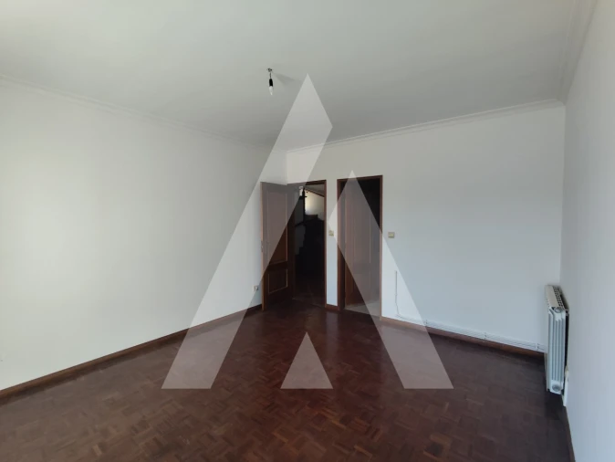 Moradia T4 para Venda em Guarda Foto 12