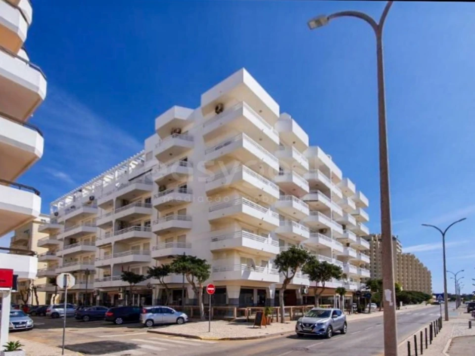 Apartamento para Venda em Monte Gordo Foto 2