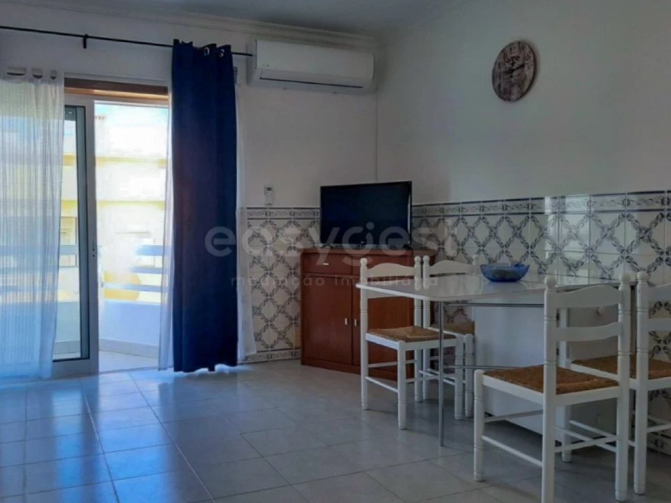 Apartamento para Venda em Monte Gordo Foto 11