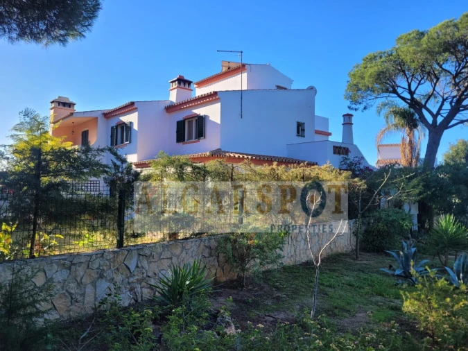 Moradia T4 para Venda em Quarteira Foto 12