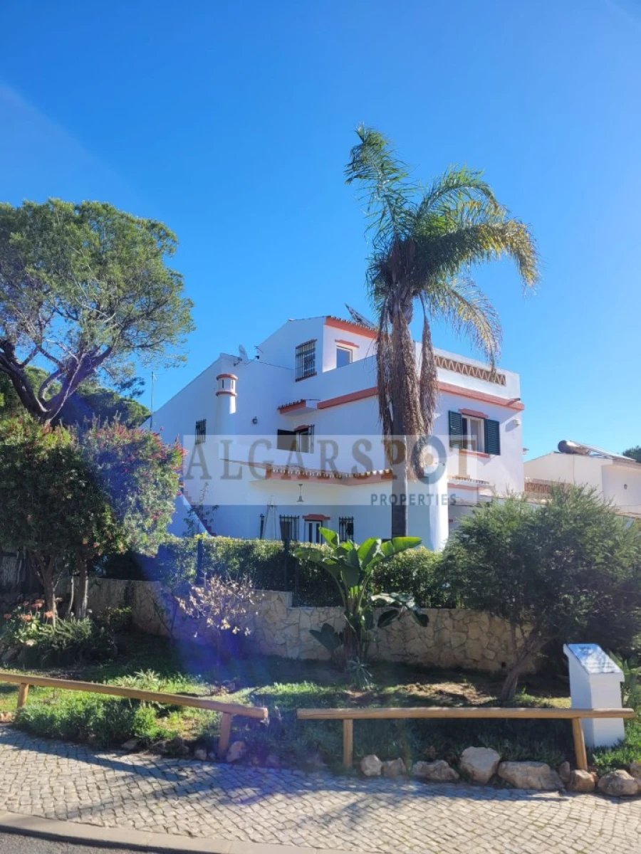 Moradia T4 para Venda em Quarteira Foto 11