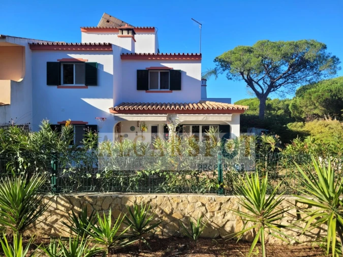 Moradia T4 para Venda em Quarteira