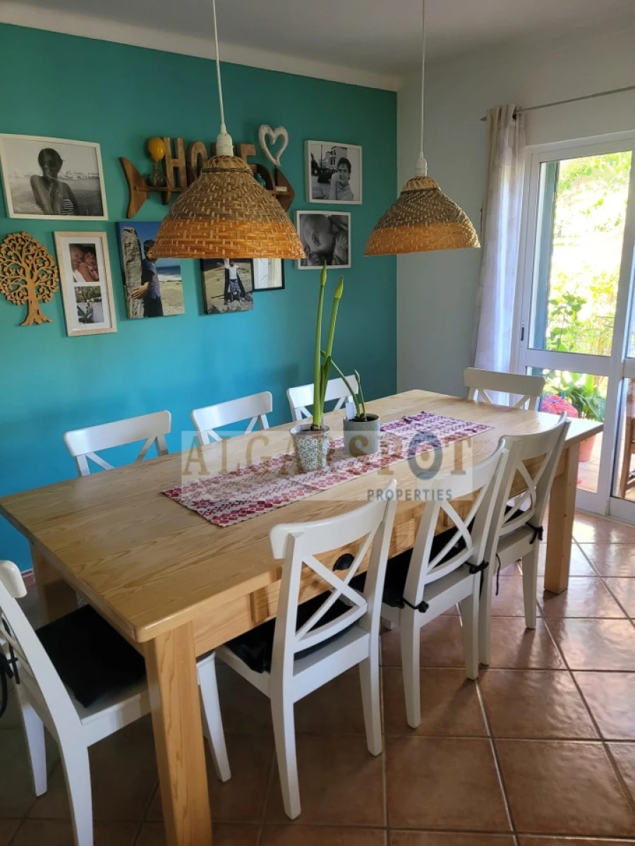 Moradia T4 para Venda em Quarteira Foto 5