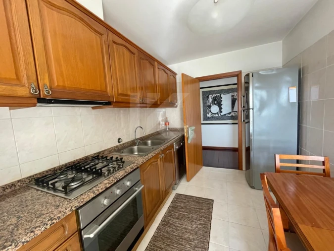 Apartamento T2 para Arrendamento em São Martinho Foto 6