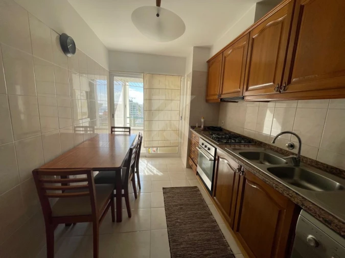 Apartamento T2 para Arrendamento em São Martinho Foto 7