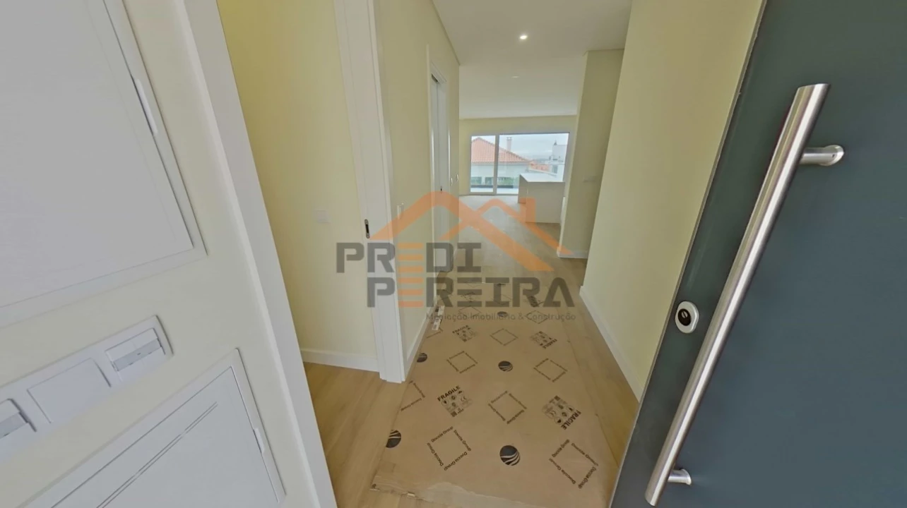 Moradia T4 para Venda em Pontinha e Famões Foto 11