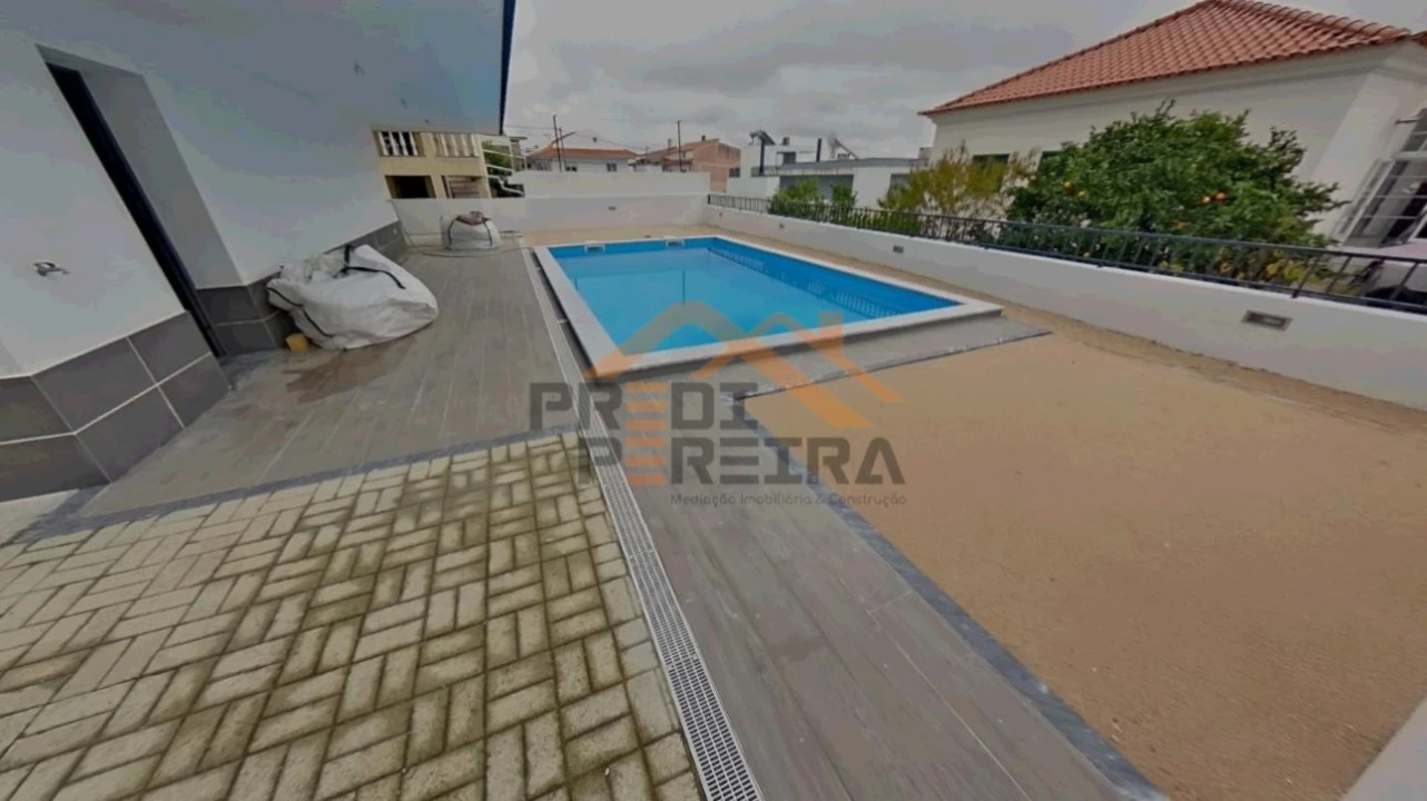 Moradia T4 para Venda em Pontinha e Famões Foto 43