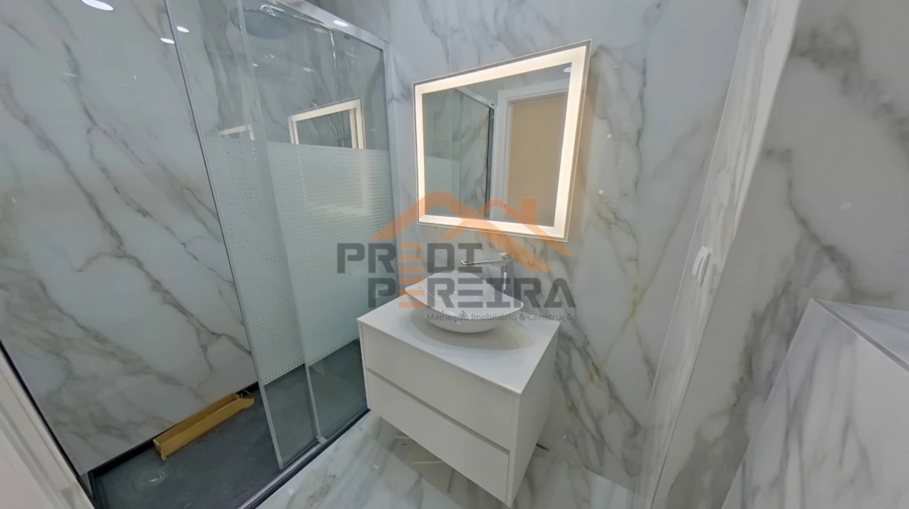 Moradia T4 para Venda em Pontinha e Famões Foto 16