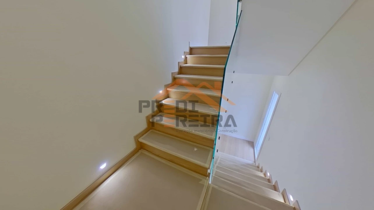 Moradia T4 para Venda em Pontinha e Famões Foto 35