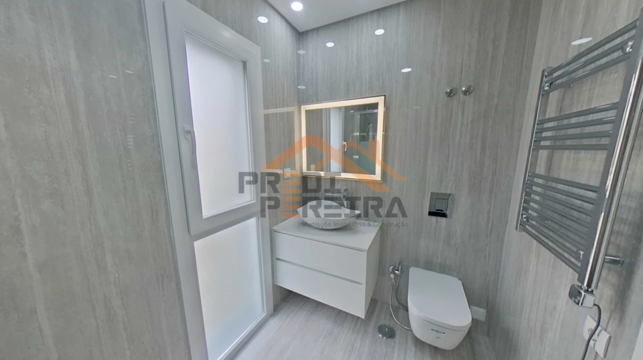 Moradia T4 para Venda em Pontinha e Famões Foto 25