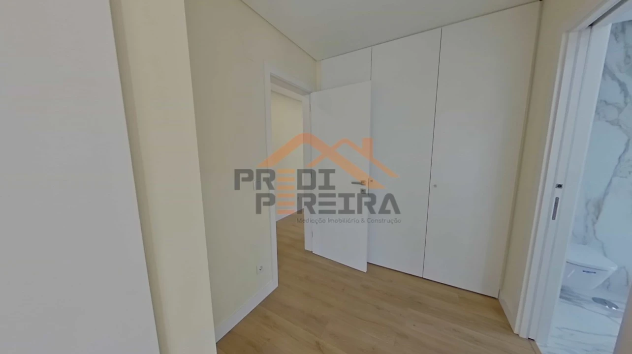 Moradia T4 para Venda em Pontinha e Famões Foto 27