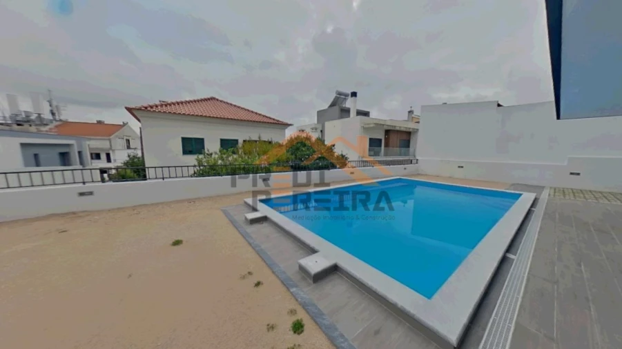 Moradia T4 para Venda em Pontinha e Famões Foto 5