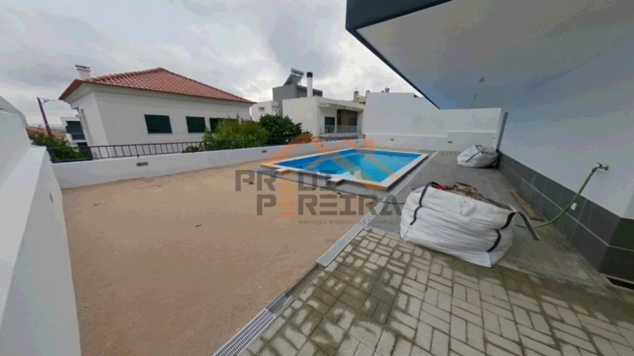 Moradia T4 para Venda em Pontinha e Famões Foto 38