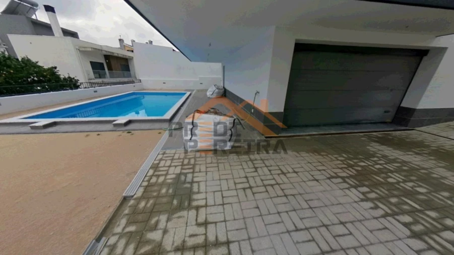 Moradia T4 para Venda em Pontinha e Famões Foto 40