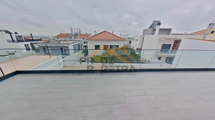 Moradia T4 para Venda em Pontinha e Famões Foto 32