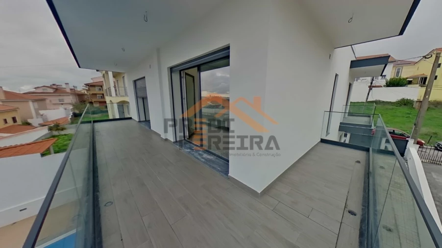 Moradia T4 para Venda em Pontinha e Famões Foto 41