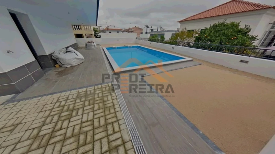 Moradia T4 para Venda em Pontinha e Famões Foto 43