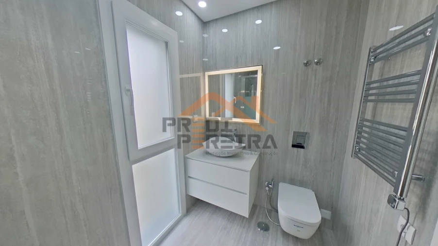 Moradia T4 para Venda em Pontinha e Famões Foto 25