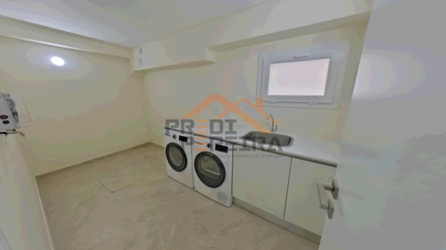 Moradia T4 para Venda em Pontinha e Famões Foto 49