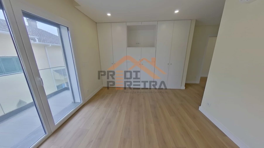 Moradia T4 para Venda em Pontinha e Famões Foto 31