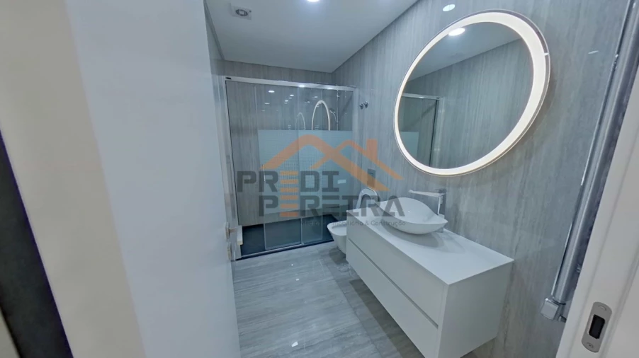 Moradia T4 para Venda em Pontinha e Famões Foto 29