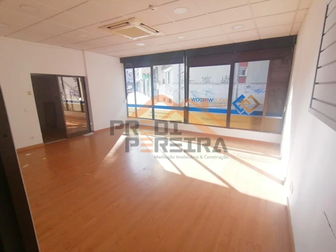 Loja para Venda em Odivelas Foto 2