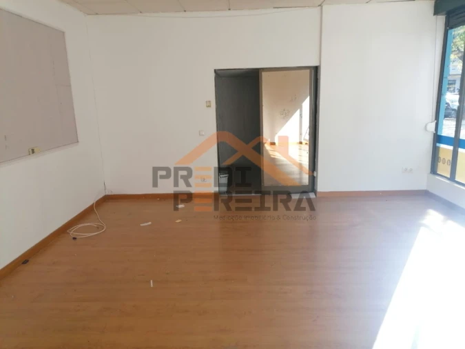 Loja para Venda em Odivelas Foto 7