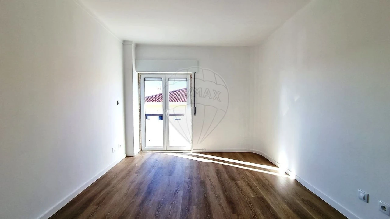 Apartamento T3 para Arrendamento em Alcabideche Foto 1