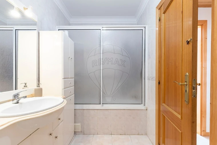 Apartamento T2 para Venda em Algueirão-Mem Martins Foto 12