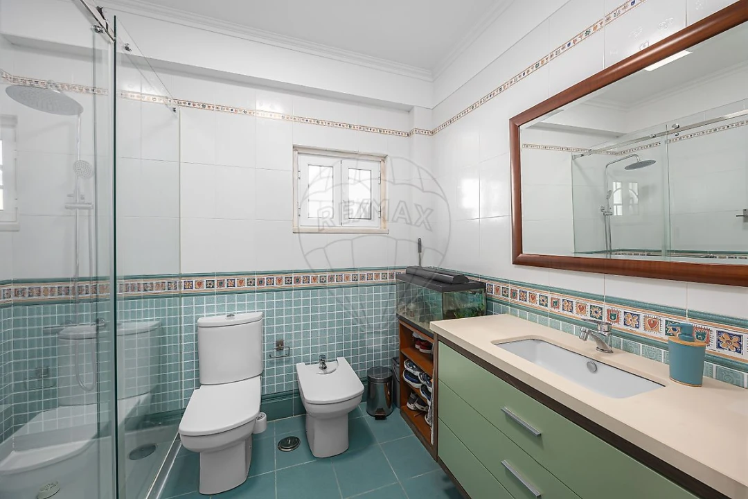 Moradia T4 para Venda em São Pedro da Cadeira Foto 25