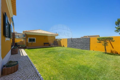 Moradia T4 para Venda em São Pedro da Cadeira