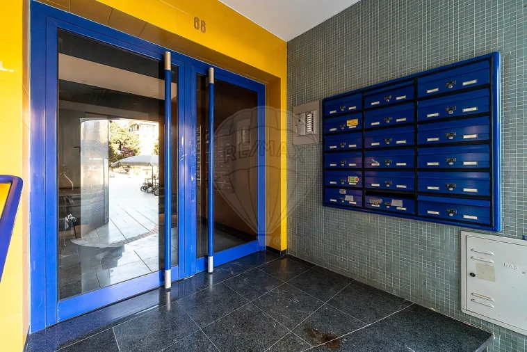 Apartamento T2 para Venda em Charneca de Caparica e Sobreda Foto 5