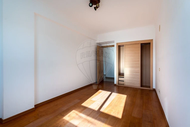 Apartamento T2 para Venda em Charneca de Caparica e Sobreda Foto 25