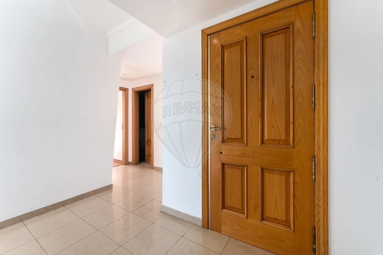 Apartamento T2 para Venda em Charneca de Caparica e Sobreda Foto 8