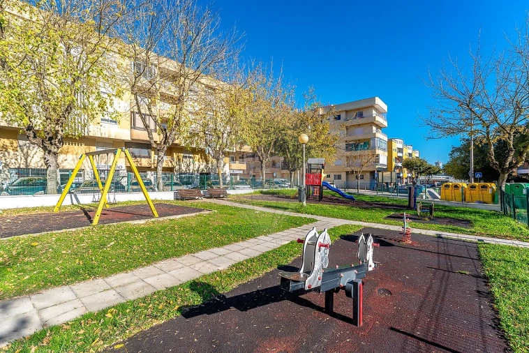Apartamento T2 para Venda em Charneca de Caparica e Sobreda Foto 4