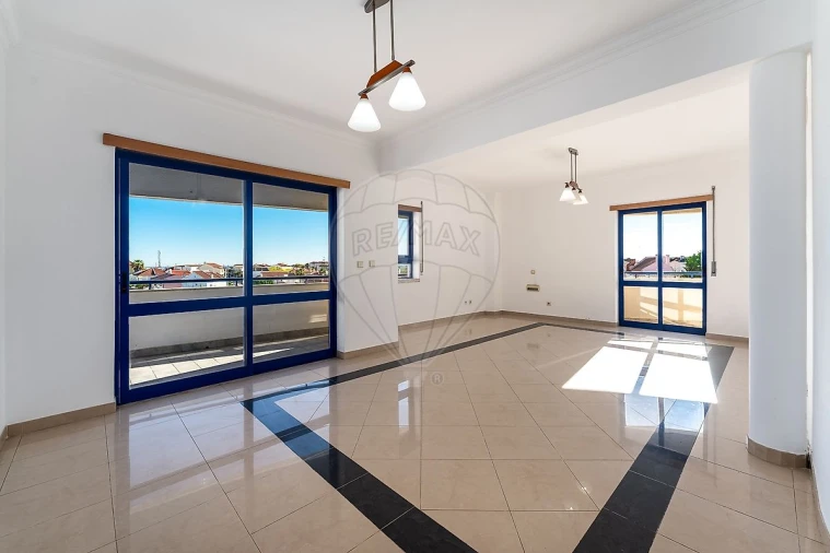 Apartamento T2 para Venda em Charneca de Caparica e Sobreda