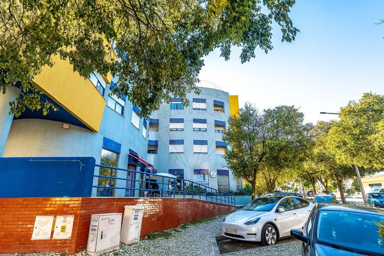 Apartamento T2 para Venda em Charneca de Caparica e Sobreda Foto 2