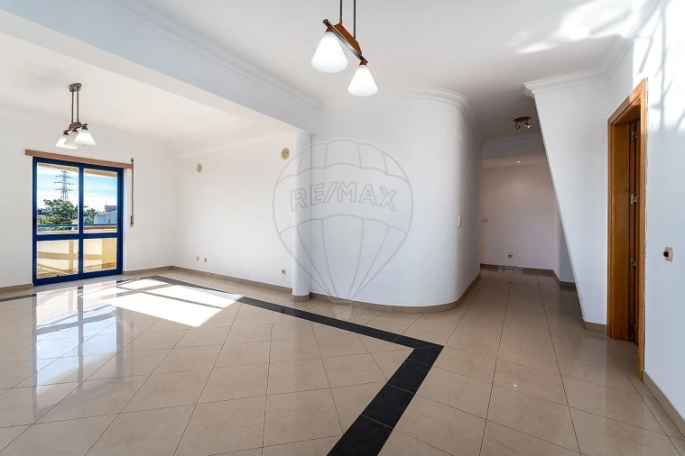 Apartamento T2 para Venda em Charneca de Caparica e Sobreda Foto 9