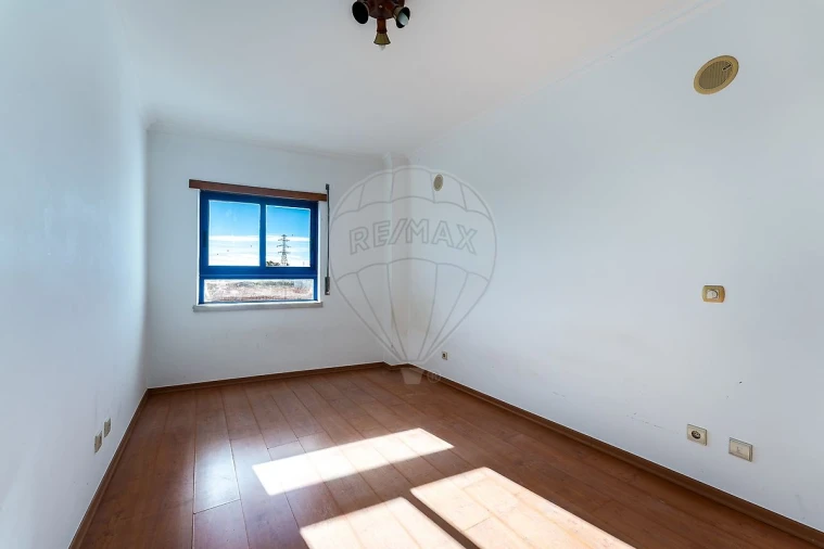 Apartamento T2 para Venda em Charneca de Caparica e Sobreda Foto 22